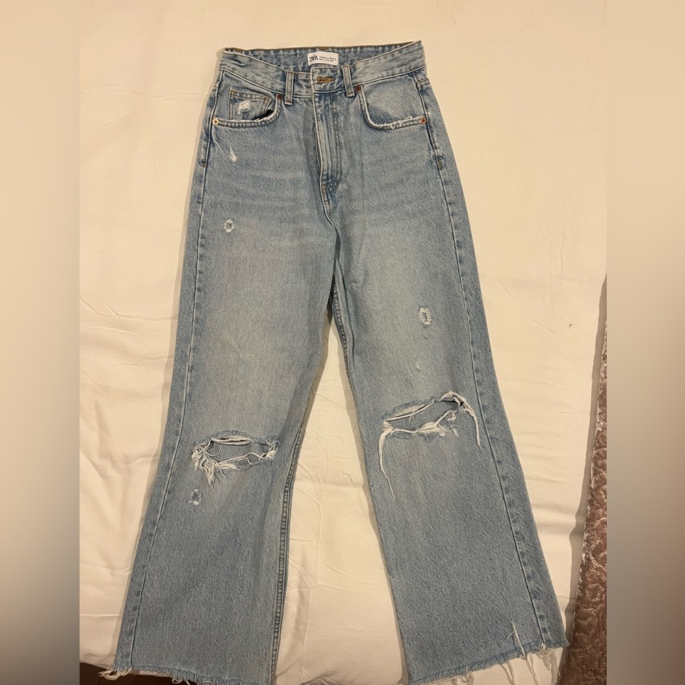 Zara Wide Leg Ripped Jeans Light Wash size 4